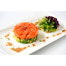 
	Nouveau produit estival. Bon apétit :) 

	Tartare saumon mariné avec avocat, servi avec les salades de saison. 

	 
